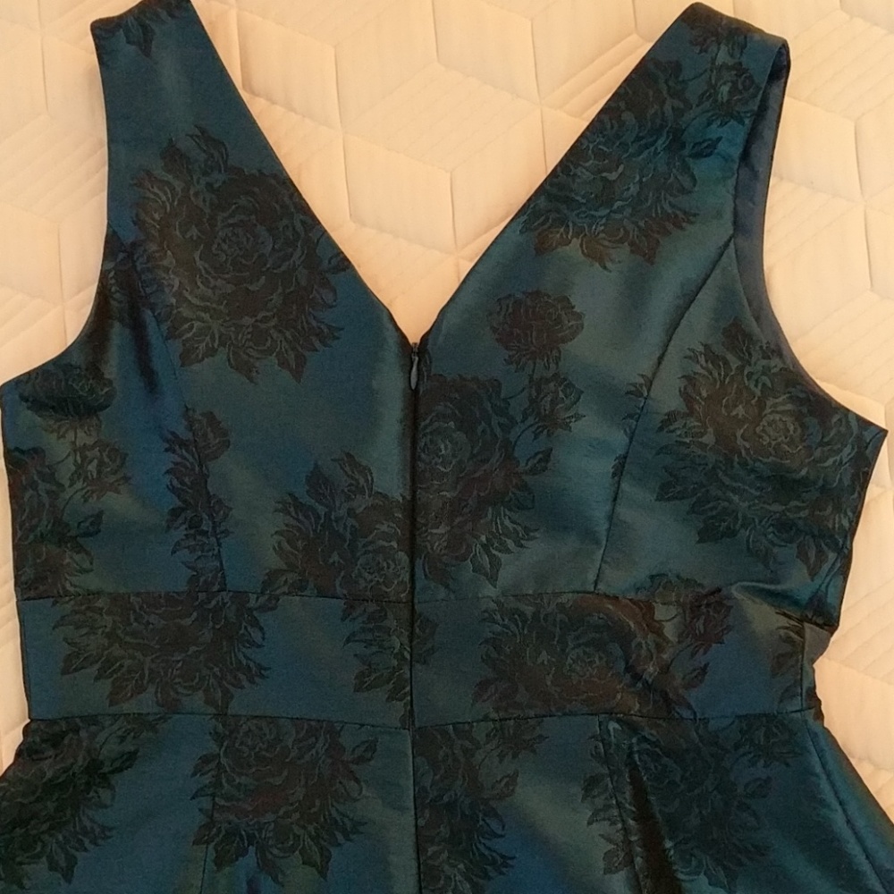 Floral Jacquard Dress - Picture 5 of 5